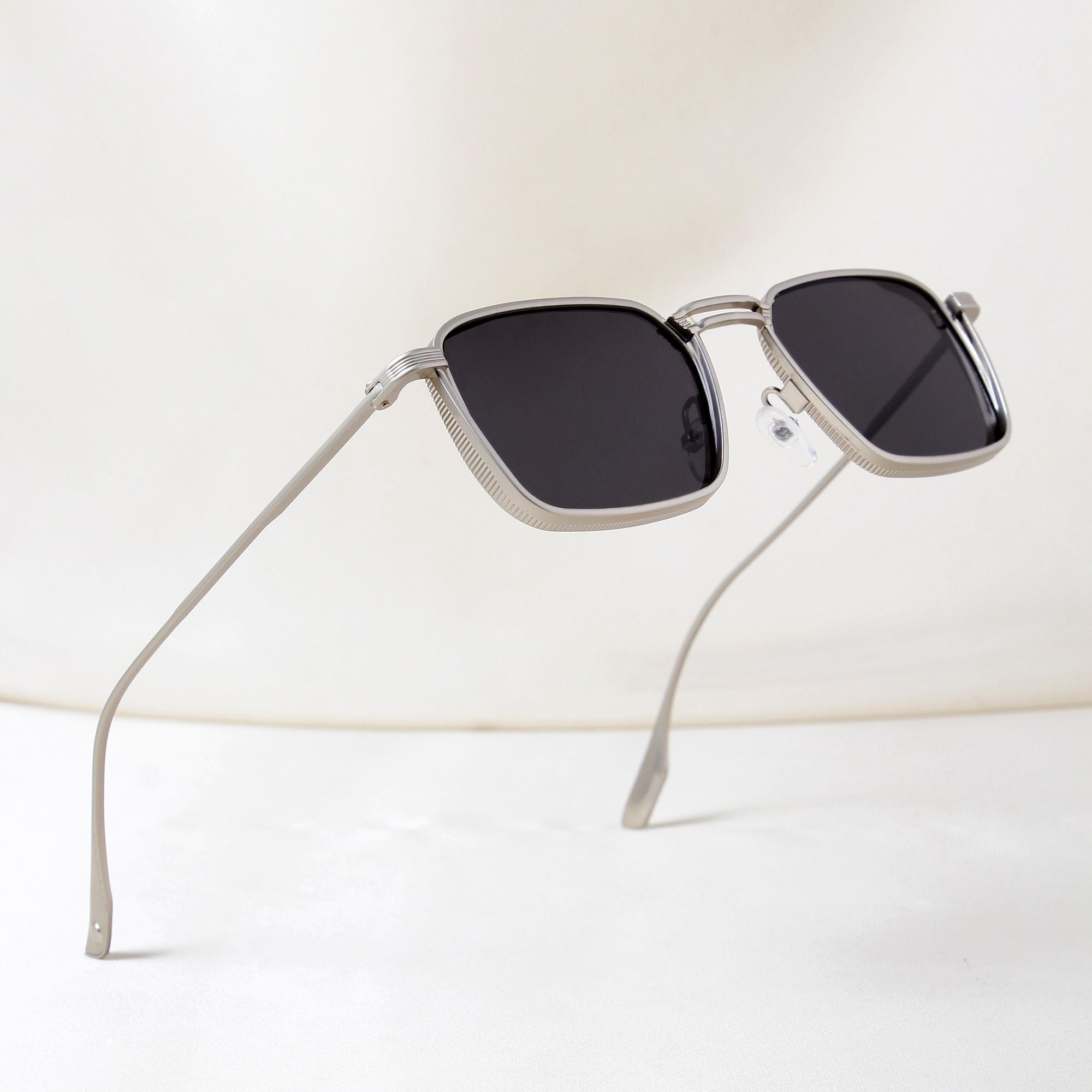 Francis Silver Black Video by Sunglassic